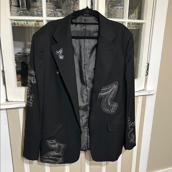 CCJ-GOTHIC SIZE XL Stylish Black Blazer with Embroidered Accents
